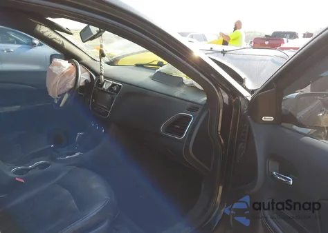 2011 Chrysler 200 Limited z USA, uszkodzony, nr VIN 1C3BC2FG7BN599733